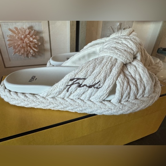 FENDI Feel Knot Slide Sandal. WOMENS. NEW IN BOX 7.5. /37.5. Authentic - Picture 7 of 16